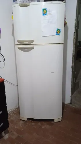 Vendo Geladeira Eletrolux