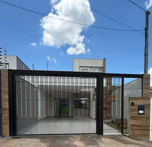 CASA MODERNA COM PÉ DIREITO DUPLO