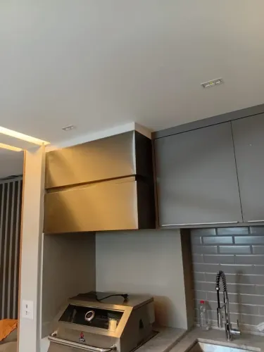 Coifa quadrada de inox com friso para churrasqueira 