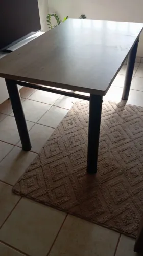 Mesa MDP muito bem conservada 