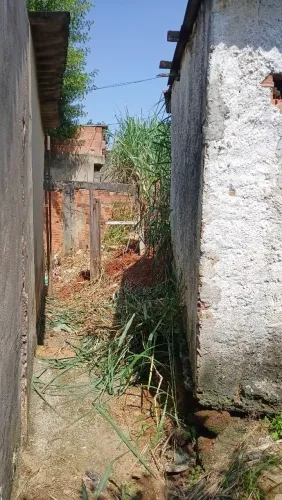 Vendo casa humilde presisa de reformas ideal para quem quer sair do aluguel 