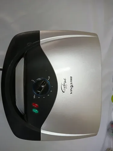 Sanduicheira dupla Britânia 1500w
