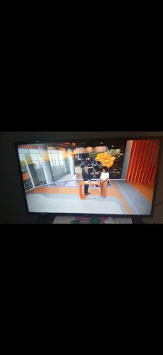 Tv 43 smart com uma linha na tela 650