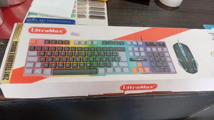 Teclado com mouse novo com iluminação