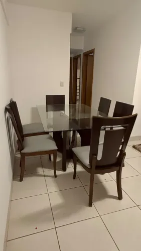 Mesa de jantar de madeira - 6 cadeiras