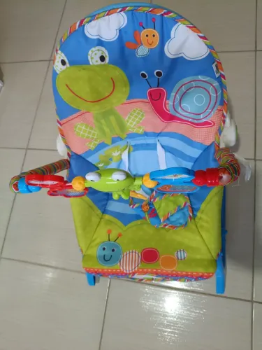 Cadeirinha de balanço de bebê musical