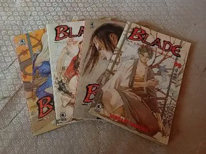 Vendo 4 volumes sequênciais do Mangá Blade e do Berserk 