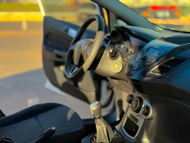 Ford Fiesta 1.5 16V Flex Mec. 5P 2015