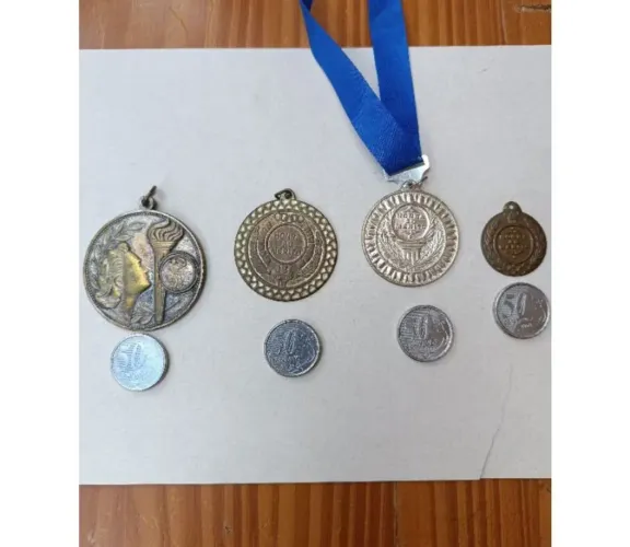 Lote com 4 medalhas antigas esportivas