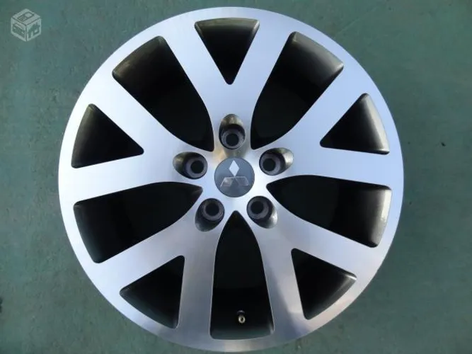 Roda Tr4 aro 17 Original+Pneu Pirelli Scorpion Atr