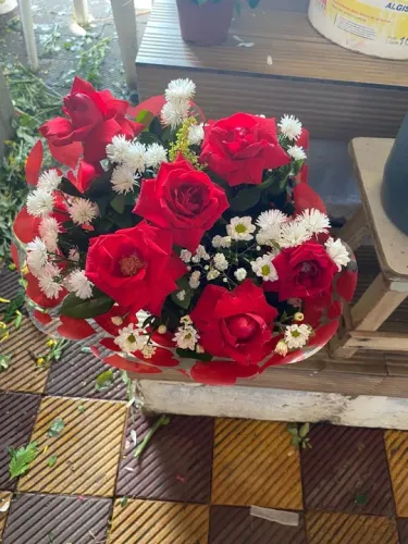 BUQUÊ COM ROSAS VERMELHAS NATURAIS