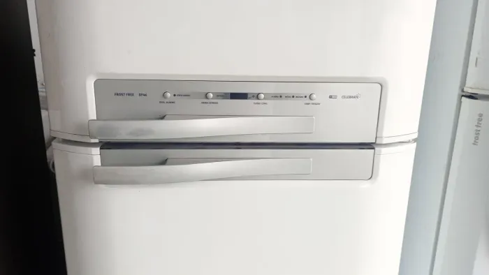 REFRIGERADOR ELECTROLUX DF 46 440L