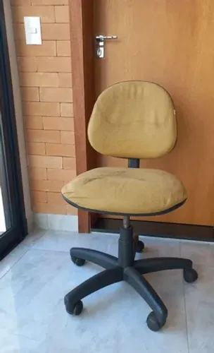 Cadeira de rodinhas para escritório confort