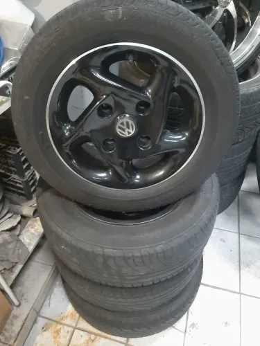Roda aro 14 modelo porsche preta com pneu 185 65 14 usados Vw brasilia jogo 