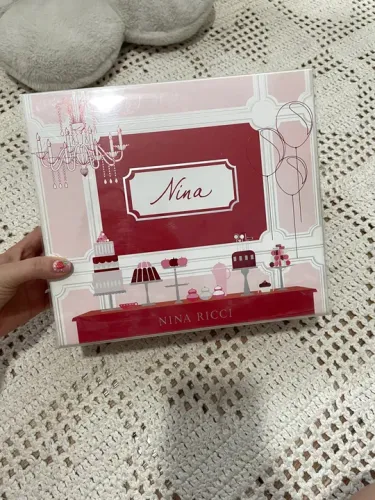 Caixa do Kit Nina Ricci Para Colecionadores 