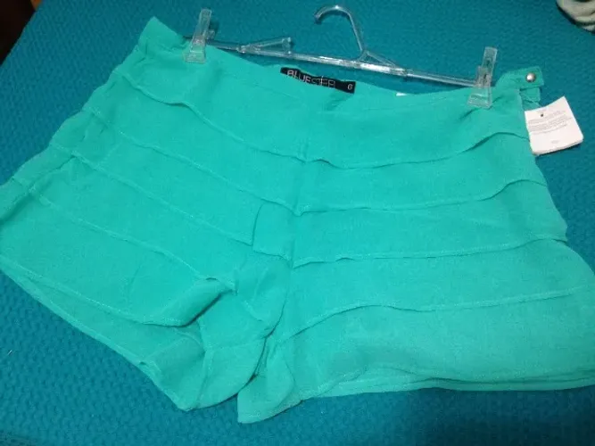 Short tecido com babados - verde água tam G