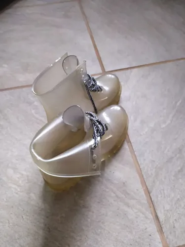 Botas de chuva transparentes