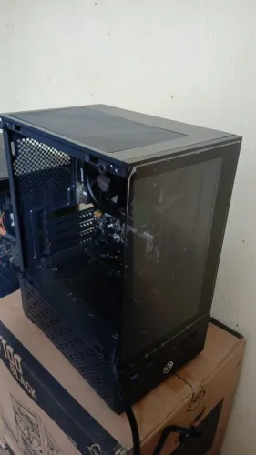 CPU AMD Ryzen 3 3200g 16gb ddr4 ssd 120gb fonte 500w aceito carão