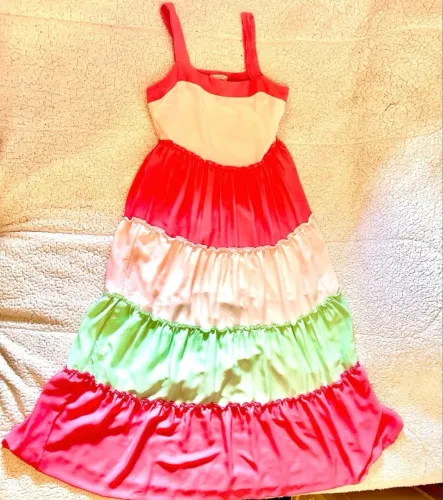 Vestido Colorido com Babados