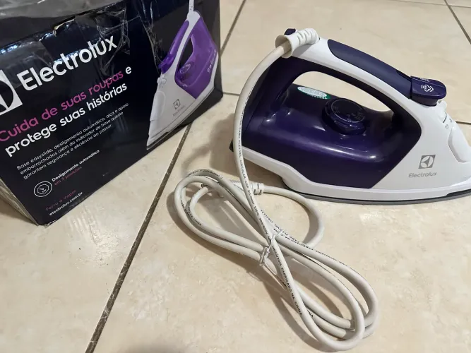 Ferro a Vapor Electrolux Confidence Line Roxo ODI25 220 Volts