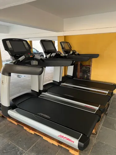 Esteira Life Fitness Discover