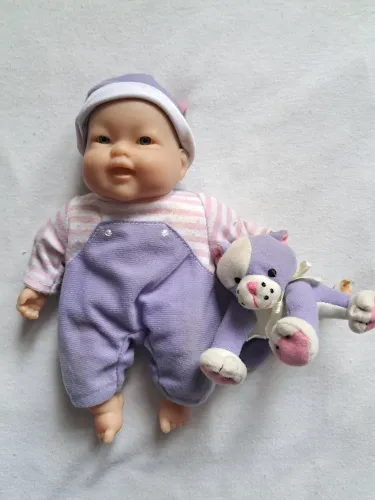 Bebe 15 cm altura com  cachorrinho
