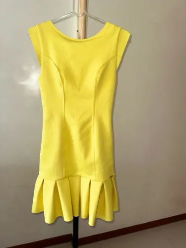 Vestido Lança Perfume vestido amarelo vestido evasê