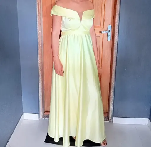 Vestido de madrinha amarelo pastel