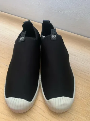 Tênis Slip On 39 BR em neoprene super confortável e estiloso  