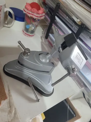 Mini torno morsa de bancada com ventosa e ângulo de 360°