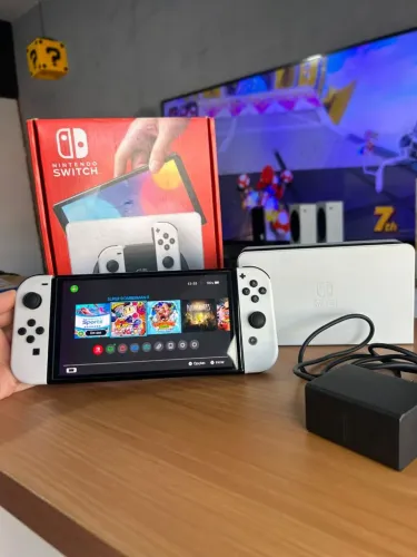Nintendo Switch Oled c/ Jogos na memória 