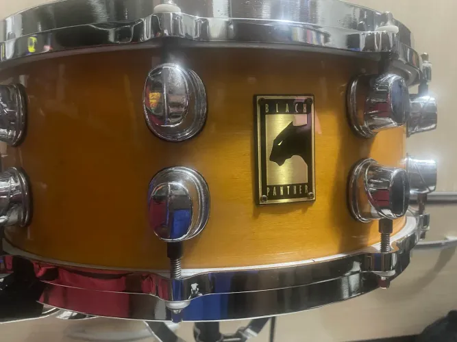 Caixa mapex Black Panther 