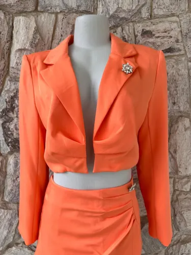 Conjunto Blazer e Saia Laranja Elegante