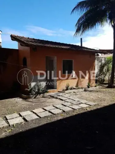 Casa de rua - Duplex / Residencial / Centro