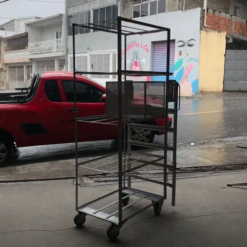 Escada plataforma com carrinho