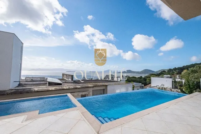 Casa com 542m2 e vista mar no condomínio Madre Bertha em Cacupé