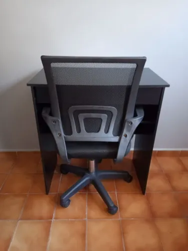 Escrivaninha com cadeira