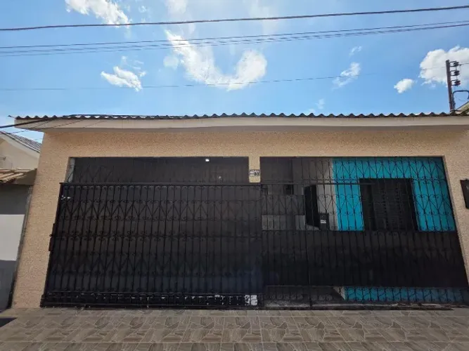 Casa no Lírio do Vale com dois quartos sendo um suite.