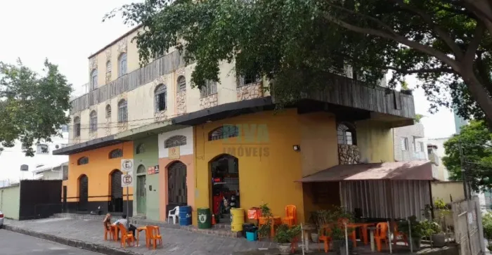 Prédio Comercial e Residencial, no Bairro Caiçaras.