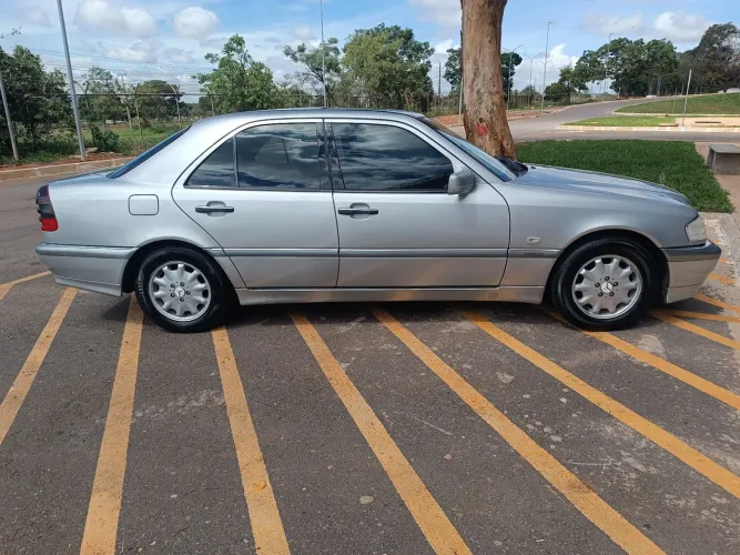 Mercedes-Benz C240 impecável aceita troca