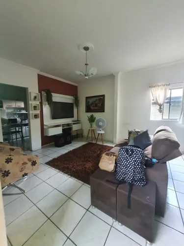 Vendo casa/ Interessados enviar mensagem . Não atendo ligações