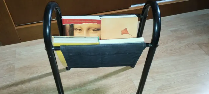 Porta-livros e revistas de Piso em Metal c/ lona Tok Stock