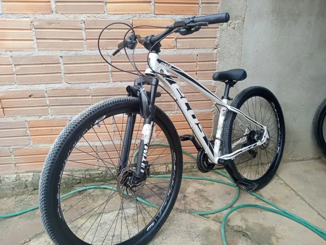 Bicicleta Aro 29 - Ótima para trilhas e passeios!