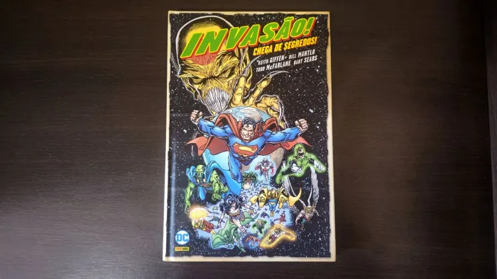 Invasão - Chega de Segredos - DC Comics - HQ Panini