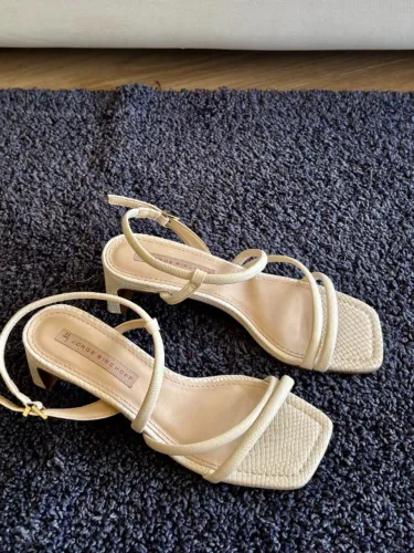Sandália Jorge Bischoff - Tiras Finas e Salto Bloco Baixo - Croco Off-White - Tam. 34