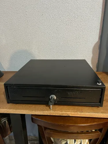 Caixa para comércio com chaves Somente Hoje !!