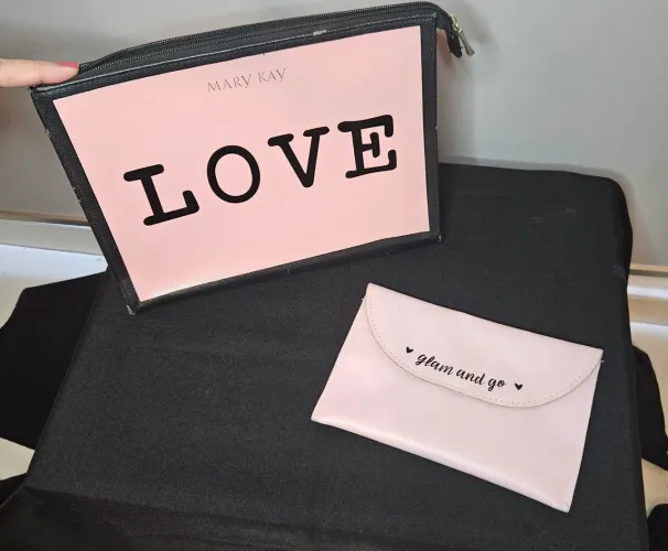 Kit Necessaire e Carteira Mary Kay - Love e Glam and Go