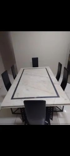 Linda mesa de jantar em mármore,incluso 6 cadeiras, medidas 1.72 x 1.10.