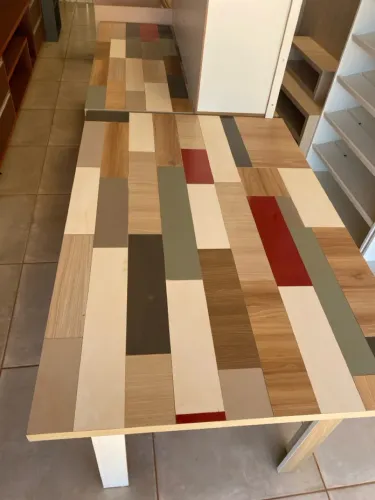 Mesa com design exclusivo em patchwork