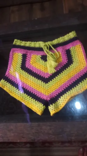 Arrase na Praia com o Short Blogueira em Crochê - Beleza Única e Estilo que Vira Tendência